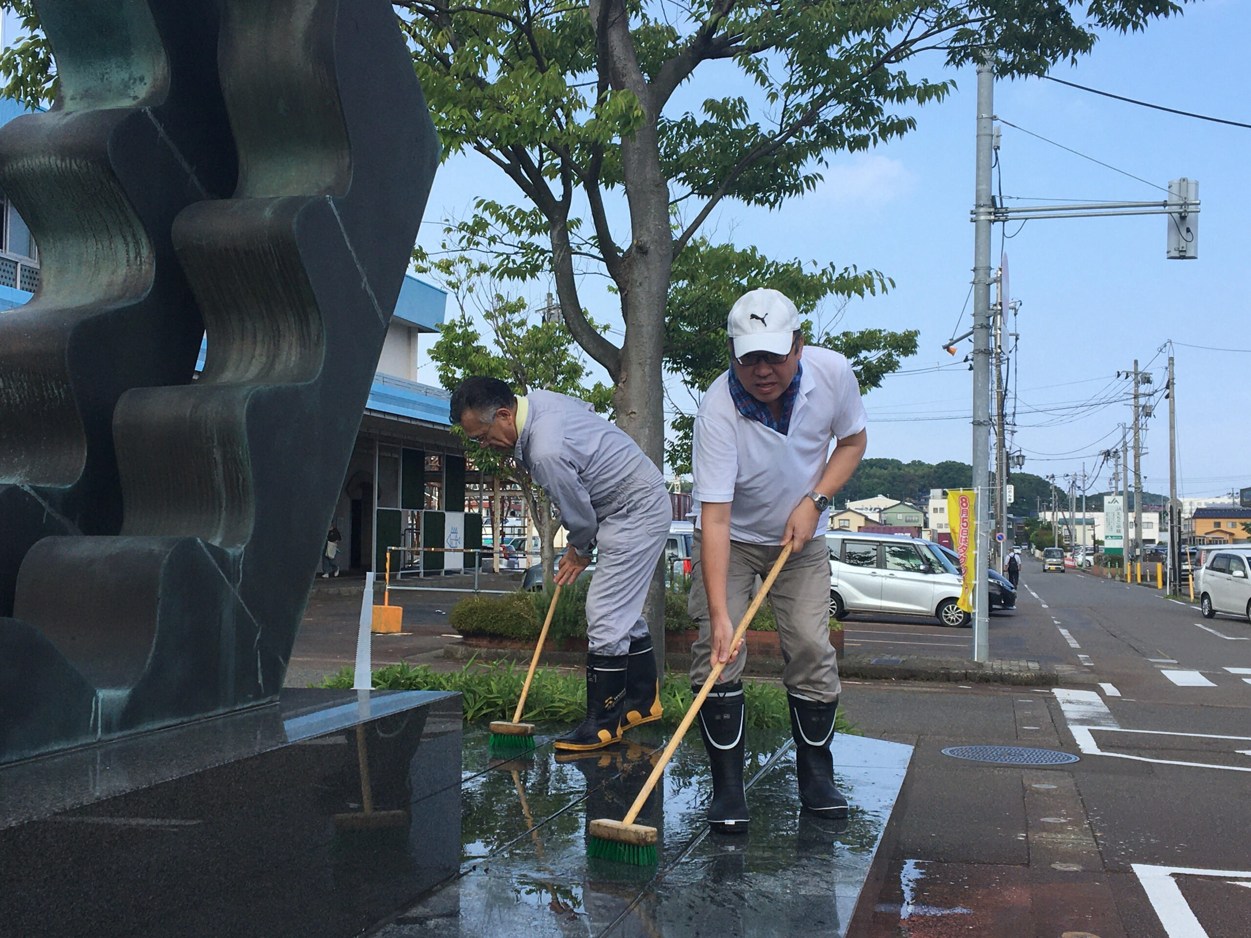 「8月5日はタクシーの日2024」柏崎駅の清掃活動